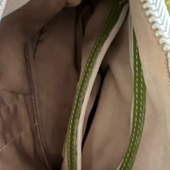 Coach lime green shoulder bag. Leather, suede and material. Zipped front pocket. - Picture 4 of 4